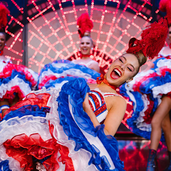 Burlesque Revue - Danseres die lacht en de Franse can can danst