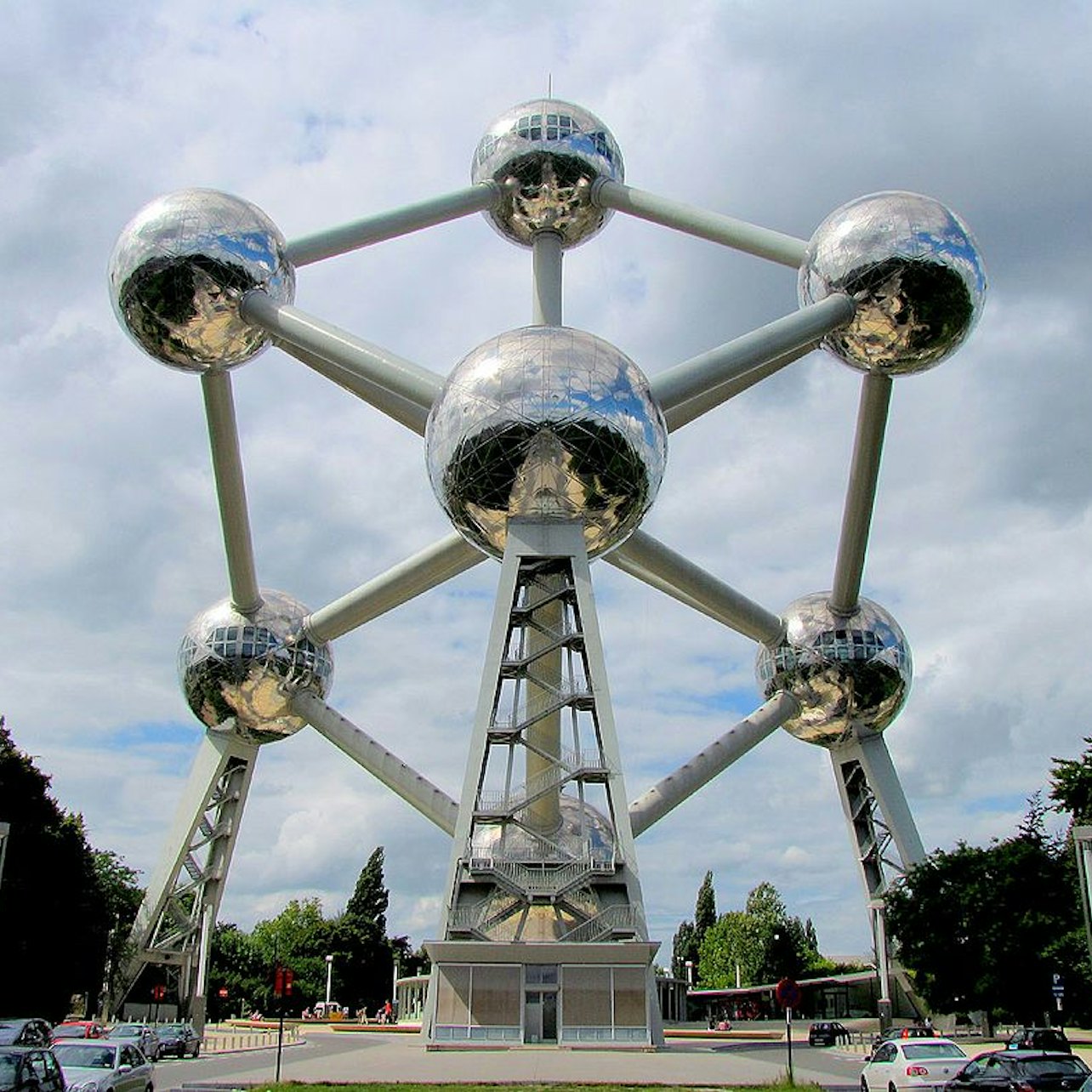 Picture of Atomium in 