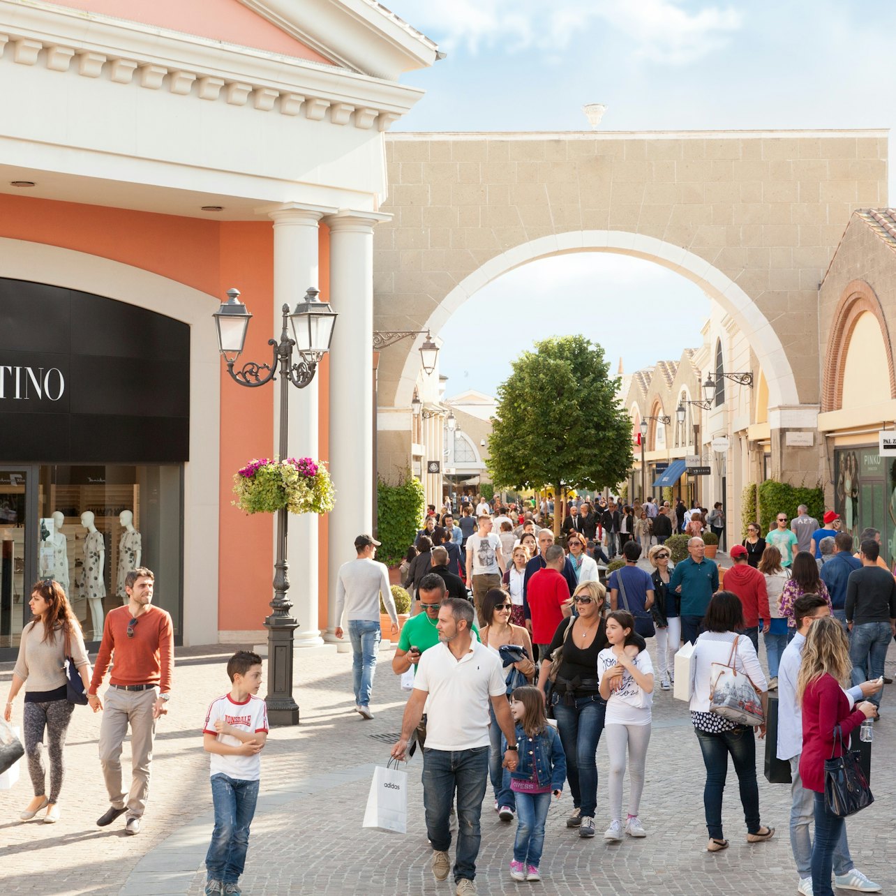 Picture of Navette vers le Rome Designer Outlet in 